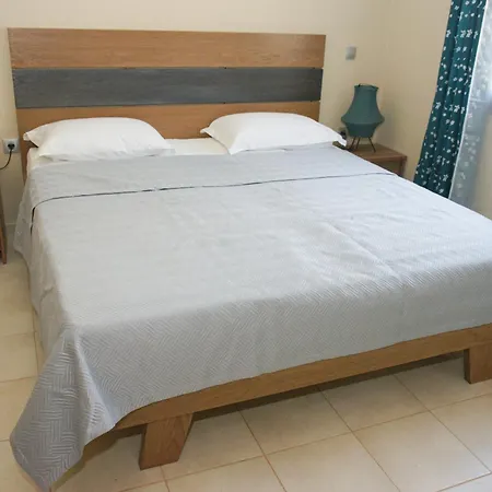 Themelina דירה Emborios