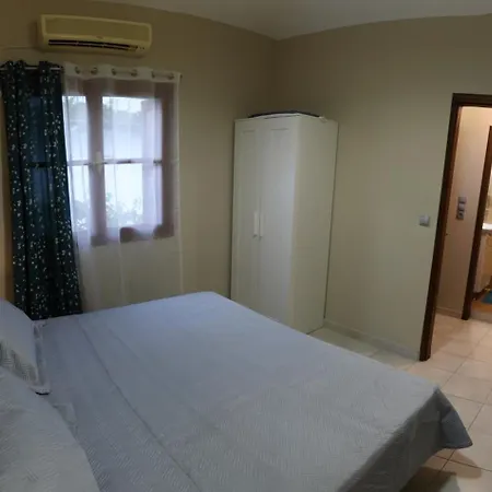 Apartment Themelina