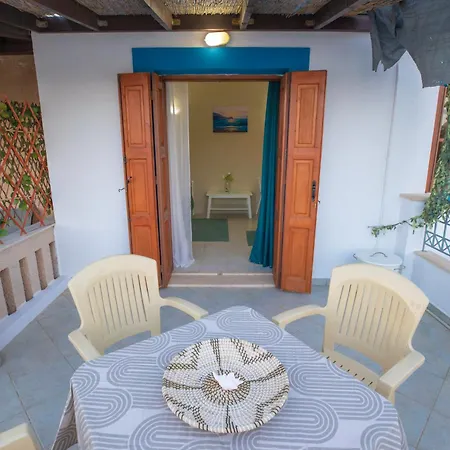 Themelina شقة Emborios