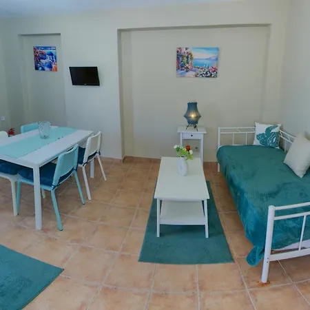 Themelina شقة Emborios