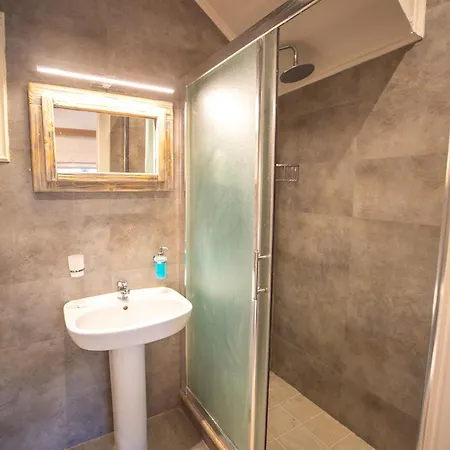 Apartament Themelina *